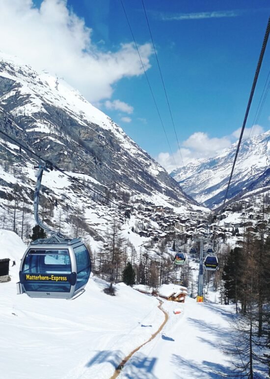 Ansicht der Matterhorn Express Bahn in Zermatt